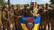 Волонтер пояснив, чому Порошенко насправді приїхав на фронт