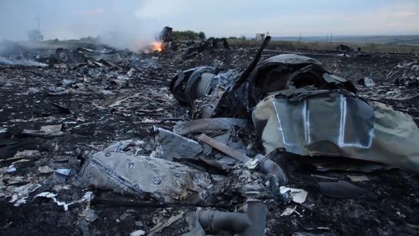 На борту сбитого Boeing-777 находилось 298 человек