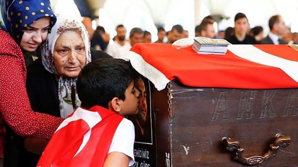 Турция запретила религиозные похороны приверженцев перелома