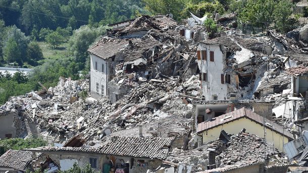 В Италии девочка спасла сестренку, накрыв ее своим телом в процессе землетрясения