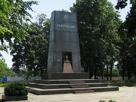 Декомунізація зачепила мавзолей. В Одеській області перепоховають прах Котовського