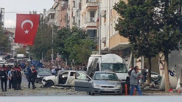 У Стамбулі біля поліцейської дільниці стався теракт