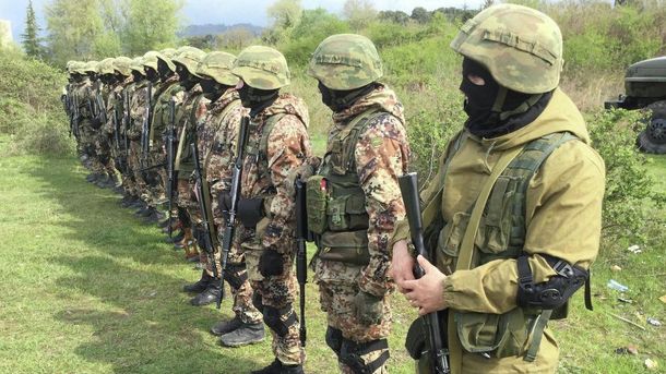 Прикордонники в Криму затримали українця з «екстремістською» літературою