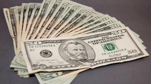 Курс валют: за вихідні долар подешевшав