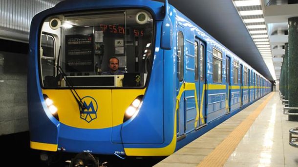 У Київському метро чоловік втрапив під потяг