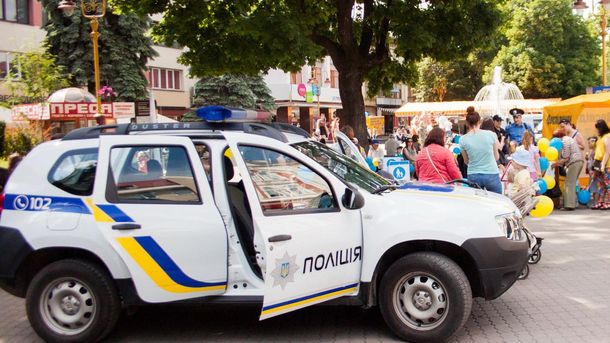 В Івано-Франківську сталася масова бійка: поліція застосувала зброю, щоб зупинити дебоширів