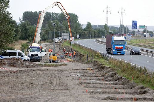 У Франції почалося будівництво стіни для захисту від нелегальних мігрантів