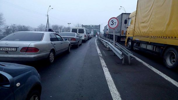 У чергах на кордоні з Польщею стоять 130 автомобілів