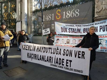 В Стамбуле провели акцию против действий Российской Федерации в Крыму