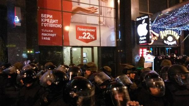 Головні новини 14 березня: пристрасті навколо блокади, погроми в Києві і справа Януковича