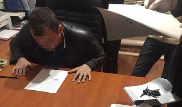 На Одещині слідчого поліції спіймали на хабарі