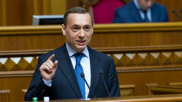 Сразу 17 депутатов и 3 министра готовы взять Мартыненко на поруки