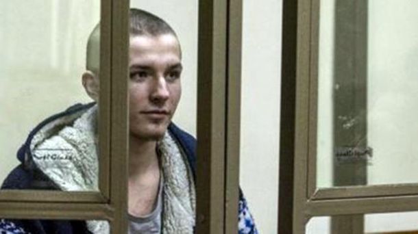 Объявившему голодовку украинцу Артуру Панову в процессе совещания суда вызвали скорую помощь