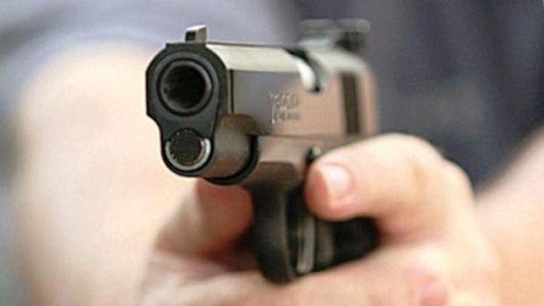 Чоловік стріляв у охоронця супермаркету