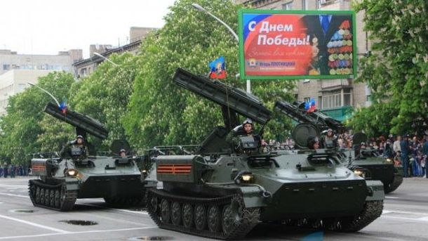Парад в окупованому Луганську Парад в окупованому Луганську