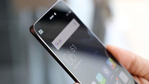 Xiaomi Mi 6 погнули, поцарапали и подожгли