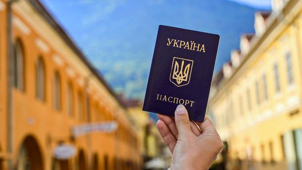 Дочекалися: у Європарламенті підписали безвіз для України