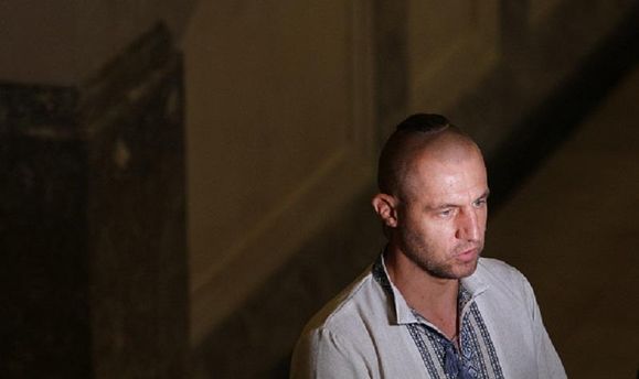 Депутат Гаврилюк вдарив в Раді блогера, який вимагав від нього інтерв'ю