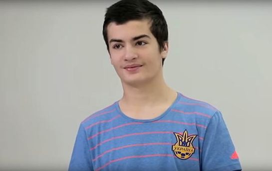 Після скандалу син Порошенка у футболці «Україна» зайнявся спортом у телеефірі