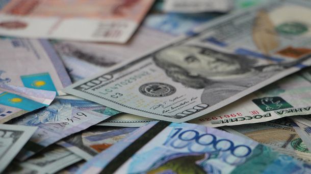 Долар та євро починають знову дорожчати — курс валют на 26 травня (ВІДЕО)