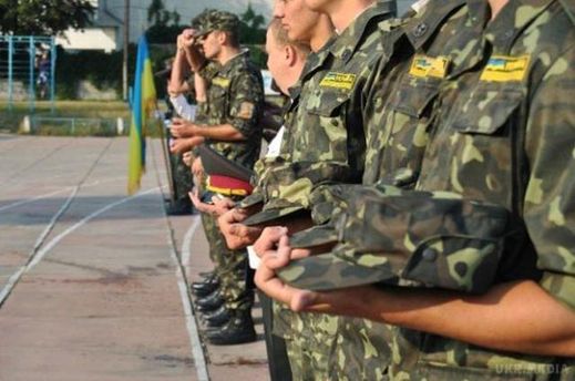 Полторак підписав наказ про призов офіцерів запасу