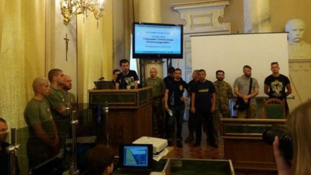 Националисты захватили Львовский областной совет