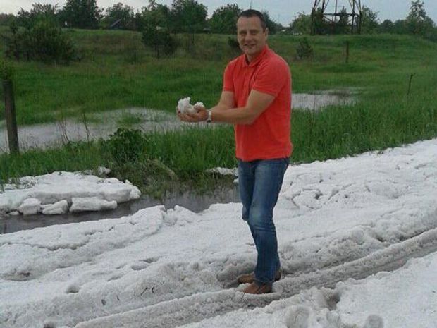 Установить на рабочий стол время и погоду на