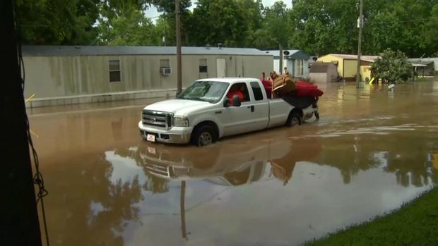  Техас страдает от мощного наводнения. ВИДЕО