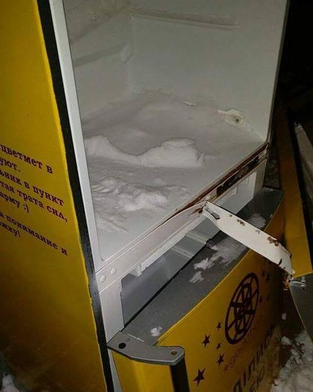 В Киеве разгромили холодильники с едой для бедных 3