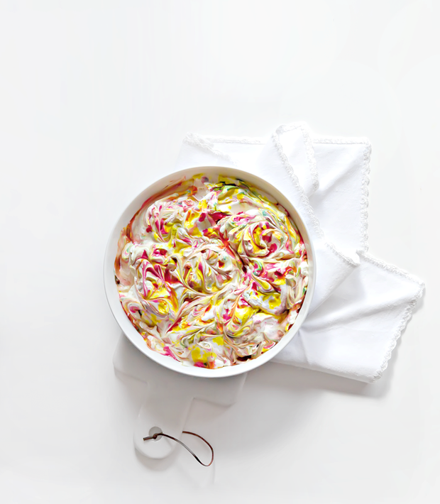 Як пофарбувати яйця на Великдень з допомогою вершків