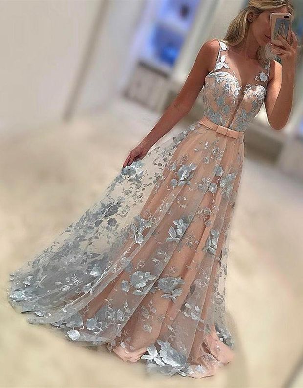 Випускна сукня із прозорої тканини